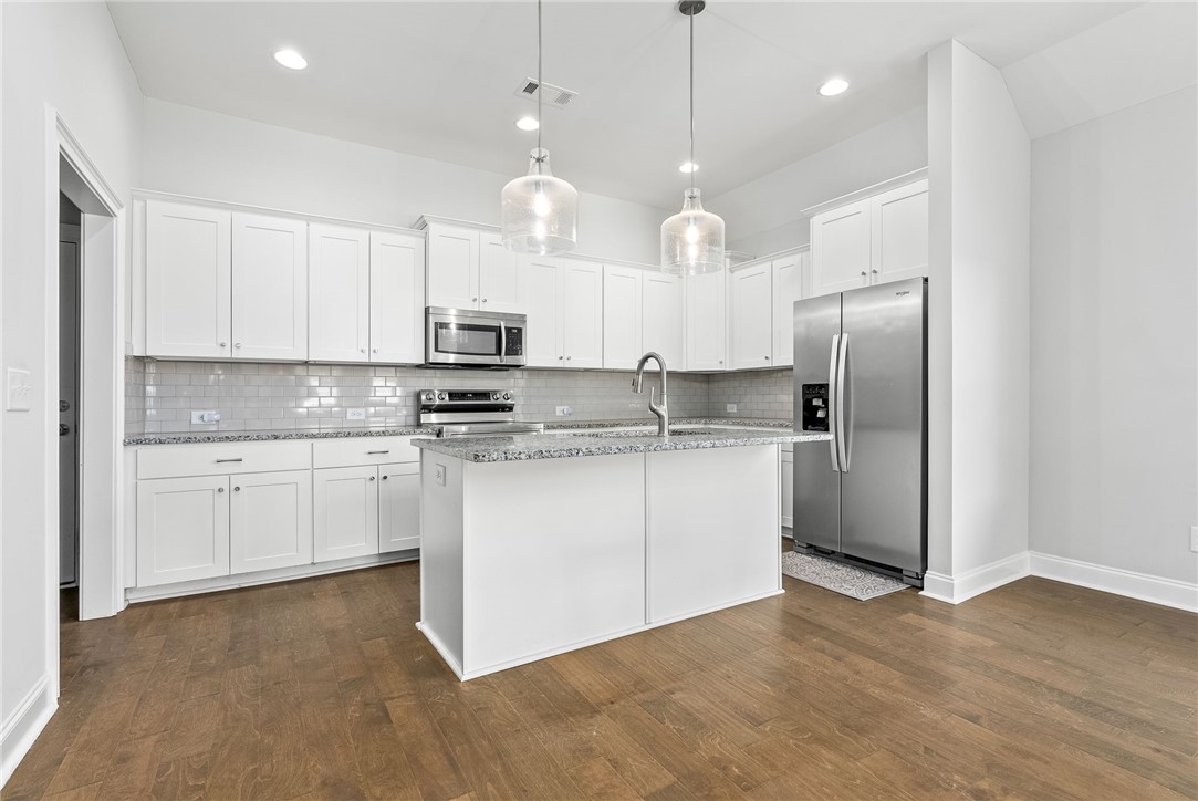 Auburn, Alabama 36830, United States, 3 Bedrooms Bedrooms, ,2 BathroomsBathrooms,Residential,Pending,39713