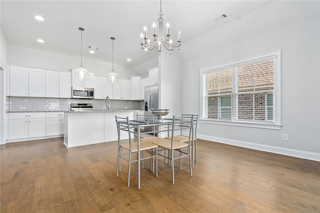 Auburn, Alabama 36830, United States, 3 Bedrooms Bedrooms, ,2 BathroomsBathrooms,Residential,Pending,39713