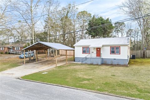Photo of 1103 WATWOOD Avenue, Opelika, AL 36801 (MLS # 179266)
