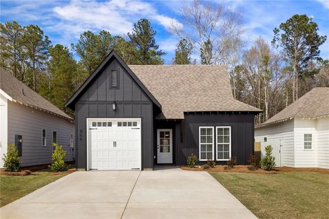 Photo of 126 WOODLAND Lane, Opelika, AL 36801 (MLS # 178540)
