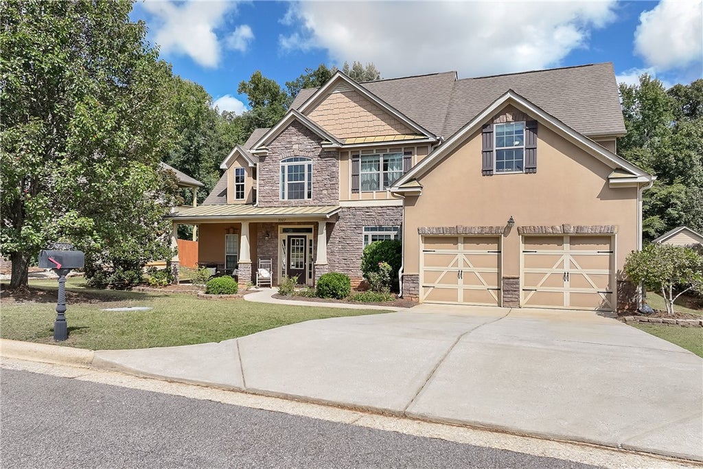 Photo of 3007 MCKINLEY Drive, Opelika, AL 36804 (MLS # 182624)
