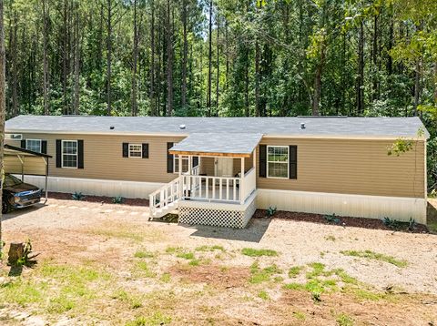 Photo of 87 DUSTY Road, Tallassee, AL 36078 (MLS # 180551)