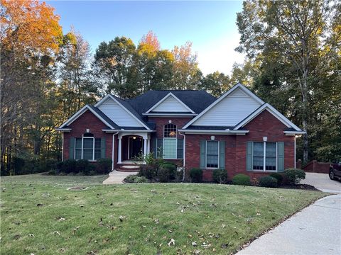 Photo of 724 HIGHLAND Road, Auburn, AL 36830 (MLS # 177240)
