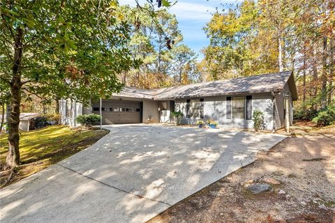 Photo of 74 CHINQUAPIN Pass, Dadeville, AL 36853 (MLS # 177543)