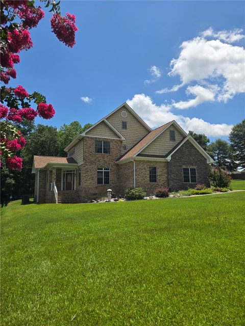 Photo of 122 COACHMANS Drive, Auburn, AL 36832 (MLS # 178969)