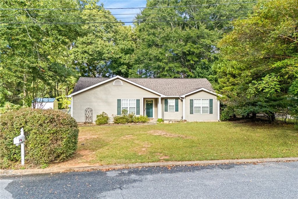 Photo of 712 ROSALIND Street, Opelika, AL 36801 (MLS # 176996)