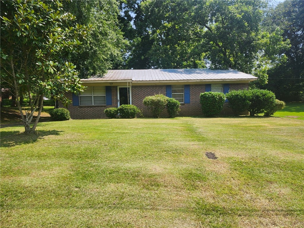 Photo of 106 FLOURNOY Drive, Lafayette, AL 36862 (MLS # 182300)