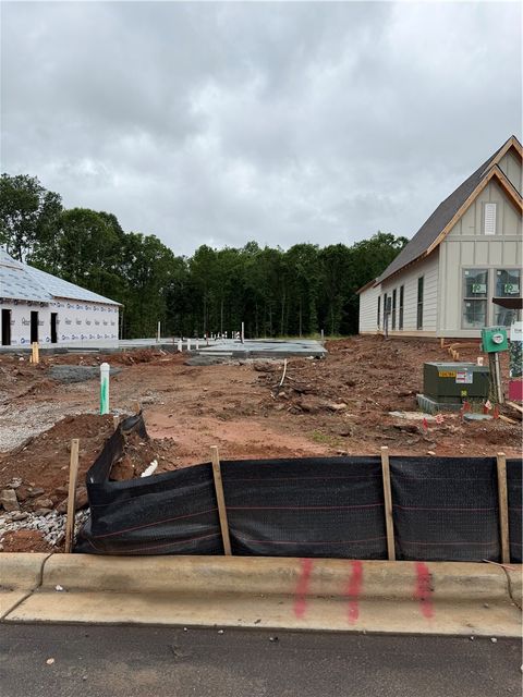 Photo of 1050 HUNTERS Way, Opelika, AL 36801 (MLS # 179726)