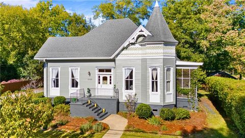 Photo of 1008 3RD Avenue, Opelika, AL 36801 (MLS # 177479)