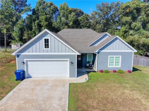 Photo of 1057 COUNTY ROAD 553, Valley, AL 36854 (MLS # 182592)