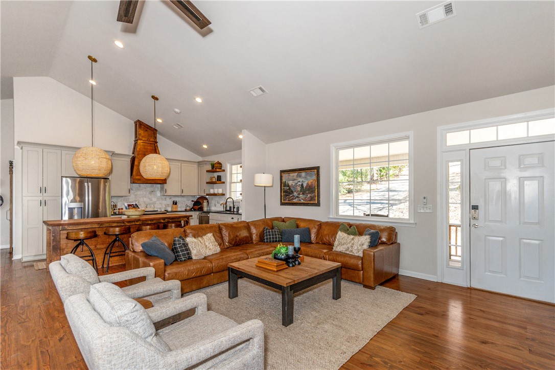 402 CLIFFSIDE Drive