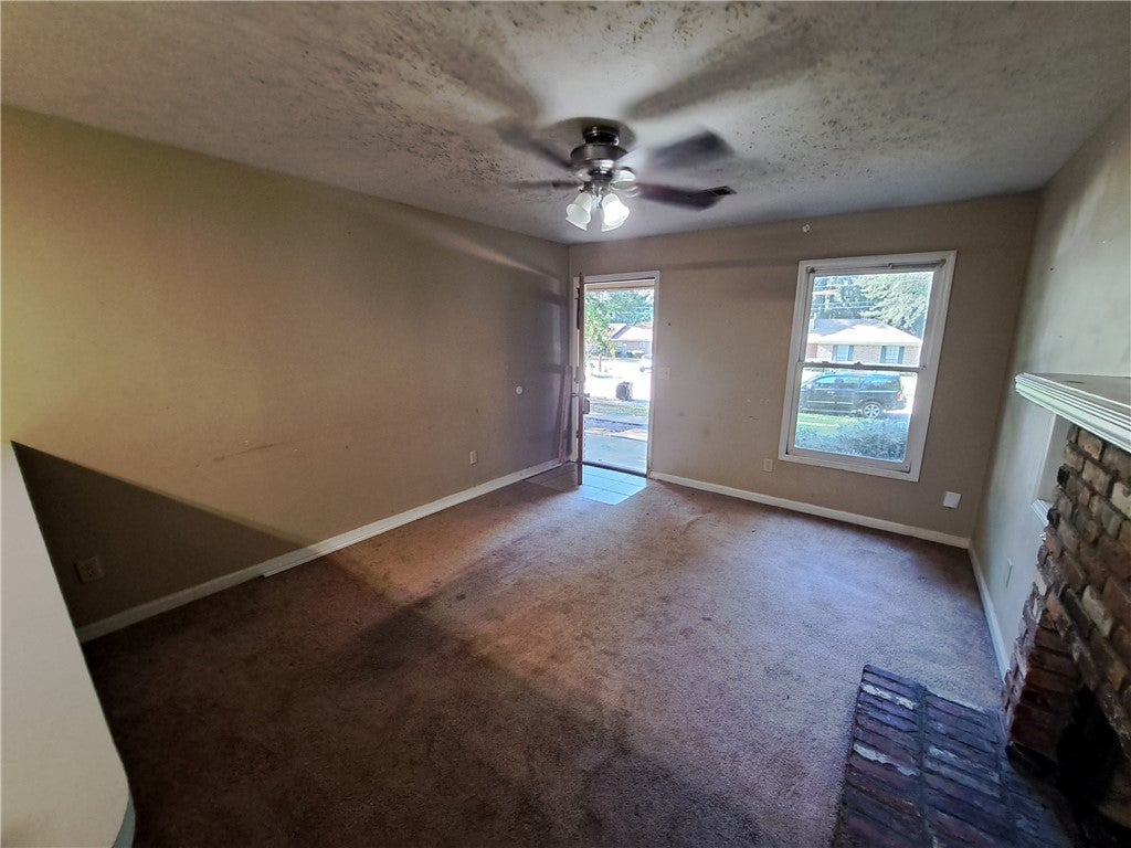 Photo of 1350 HAMPTON Drive, Auburn, AL 36830 (MLS # 182003)