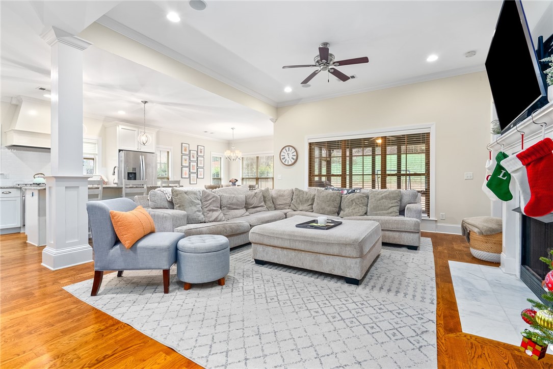 2217 N DONAHUE Drive