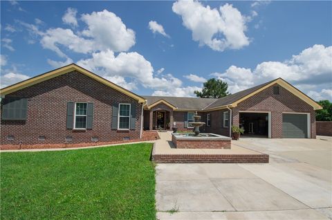 189 HUGULEY Road Opelika AL 36804