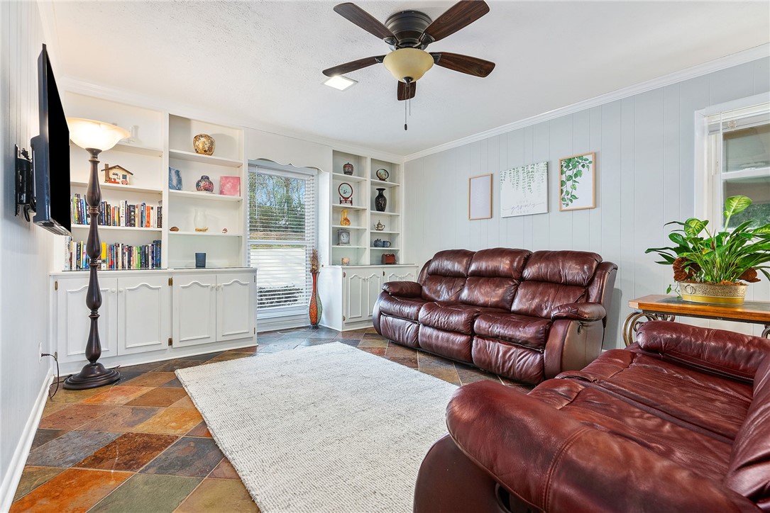 1106 W COLLINWOOD Circle