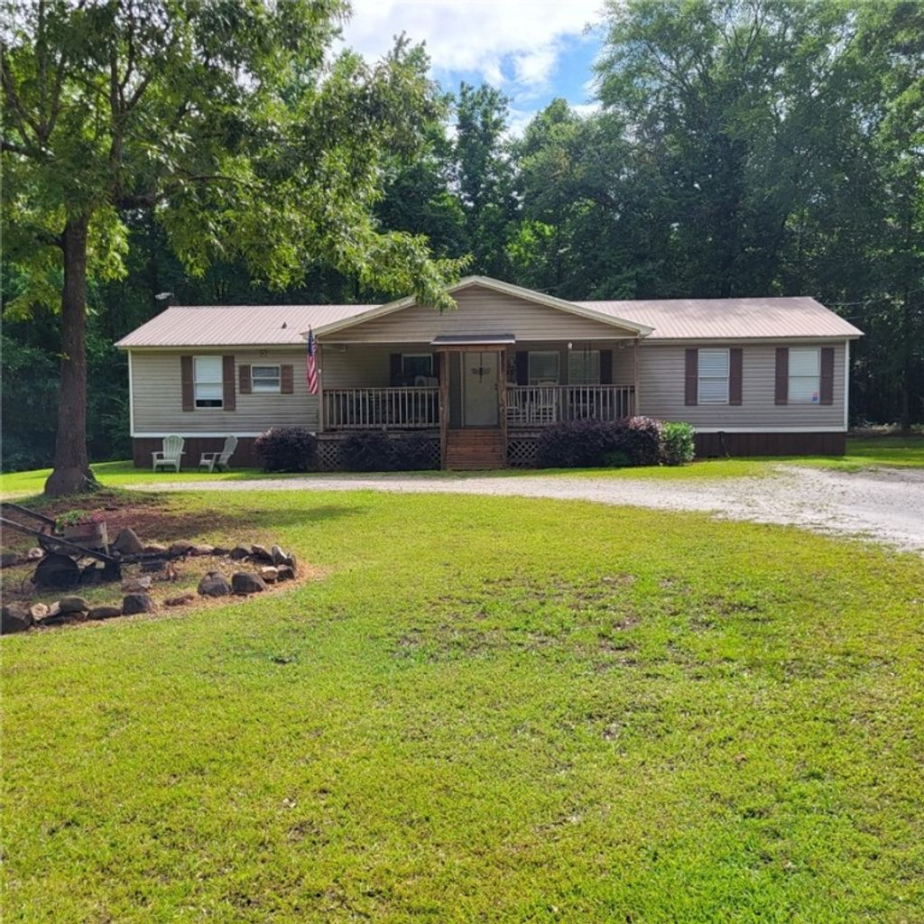 Photo of 2939 34TH Avenue SW, Lanett, AL 36863 (MLS # 175294)