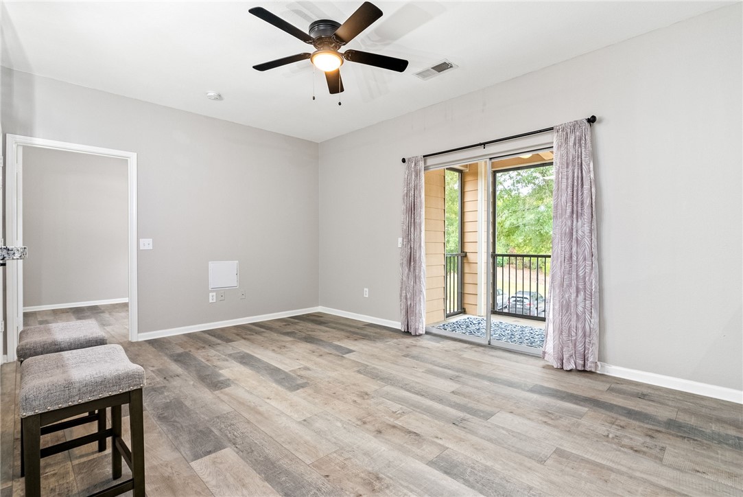 447 W LONGLEAF Drive 1304