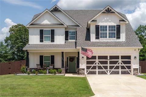 Photo of 3025 WYNN Way, Opelika, AL 36804 (MLS # 177114)