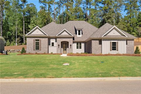 124 MERLIN Street Opelika AL 36801