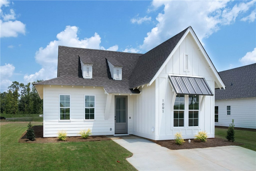 Photo of 2012 CROSSING Court W, Valley, AL 36854 (MLS # 182191)