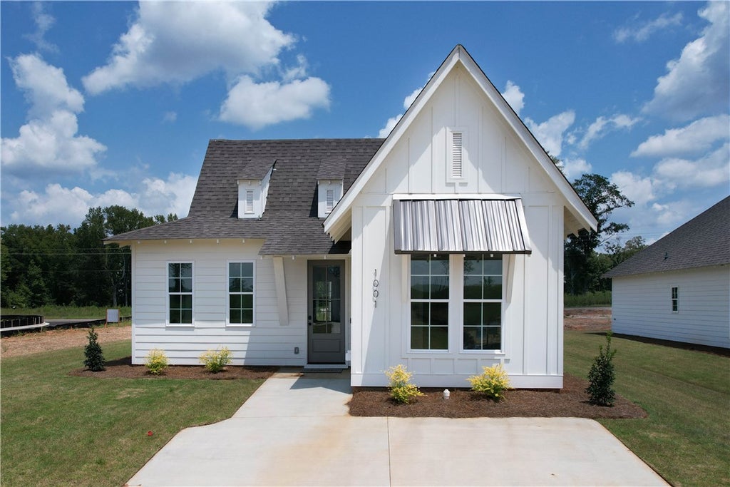 Photo of 2012 CROSSING Court W, Valley, AL 36854 (MLS # 182191)