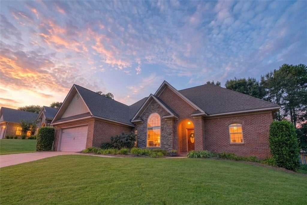 Photo of 1806 WINGFIELD Crossing, Auburn, AL 36830 (MLS # 181987)