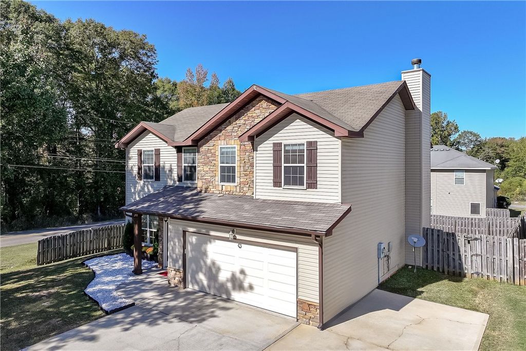 Photo of 2712 YOUNGWOOD Lane, Opelika, AL 36801 (MLS # 177432)