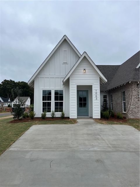 040 FOREST Lane Opelika AL 36801