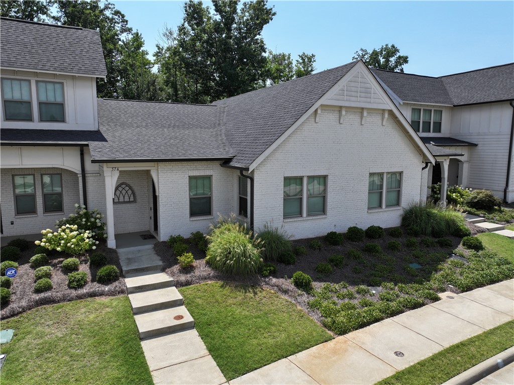 574 GREY OAK Circle