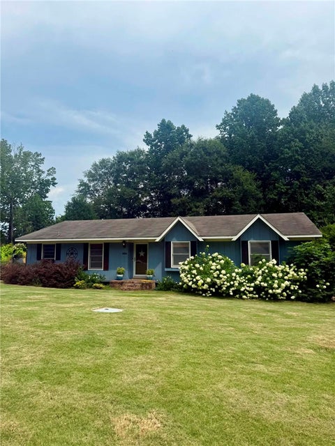 Photo of 2004 BATON Court, Opelika, AL 36801 (MLS # 181099)