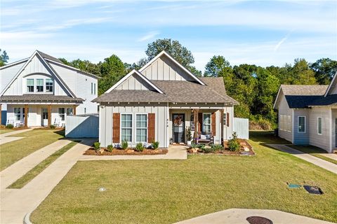 Photo of 414 PETER Street, Auburn, AL 36832 (MLS # 177203)