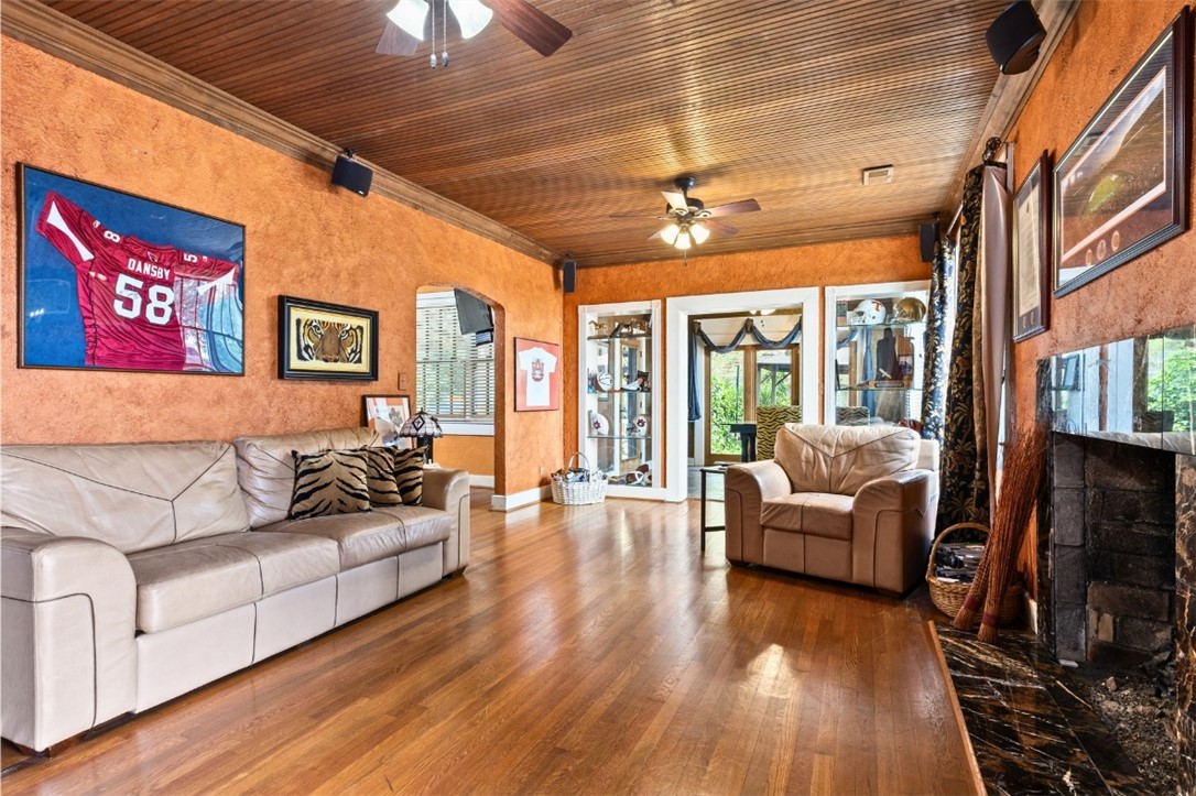 428 W MAGNOLIA Avenue