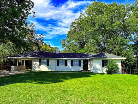 Photo of 1303 S MAIN Street, Tuskegee, AL 36083 (MLS # 176536) Photo of 1303 S MAIN Street, Tuskegee, AL 36083 (MLS # 176536)