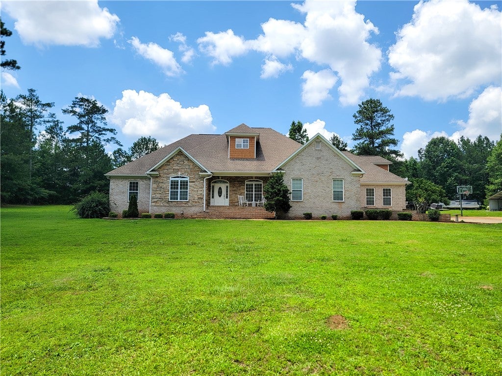 Photo of 1810 SOUTHLAKE Drive, Opelika, AL 36804 (MLS # 180952)