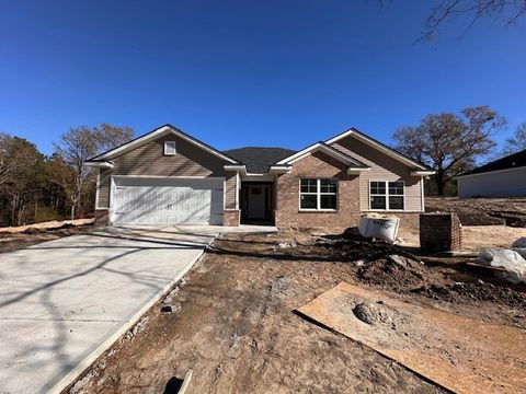 Photo of 84 LEE ROAD 237, Smiths Station, AL 36877 (MLS # 177274)