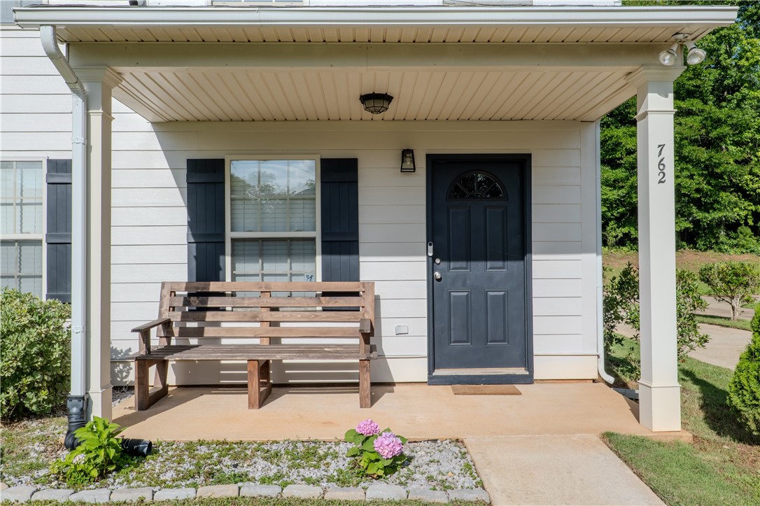 762 HUNTER Court
