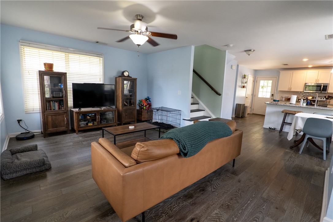 762 HUNTER Court