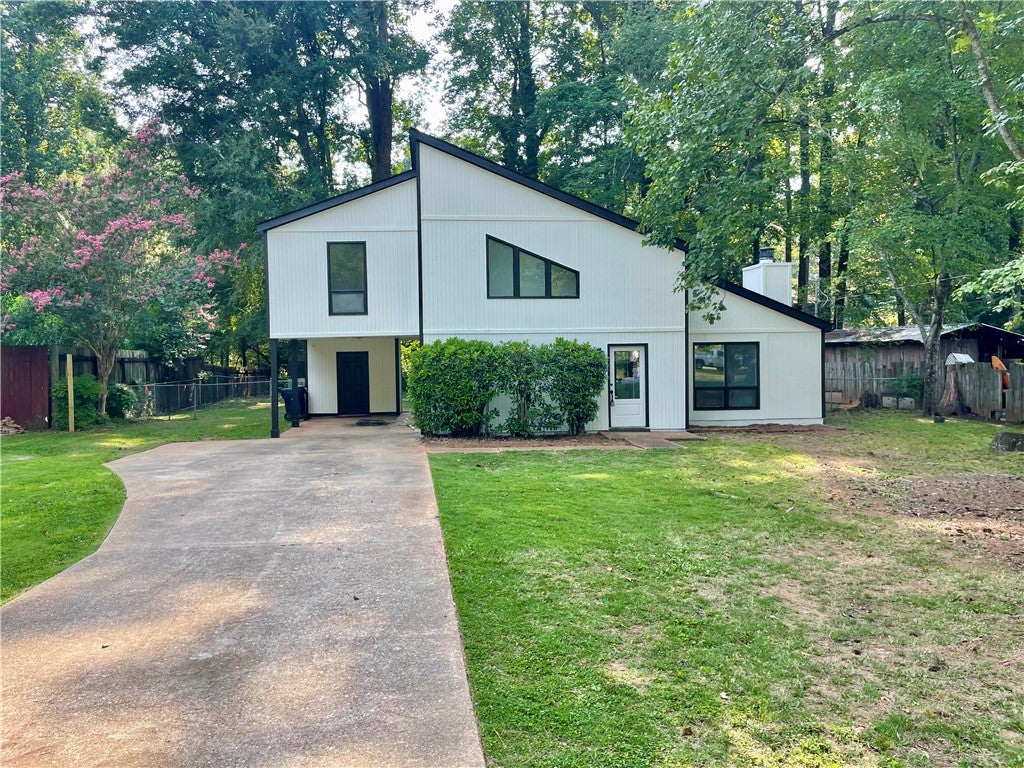 Photo of 901 TACOMA Drive, Auburn, AL 36830 (MLS # 178317)