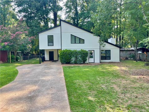 Photo of 901 TACOMA Drive, Auburn, AL 36830 (MLS # 178317)