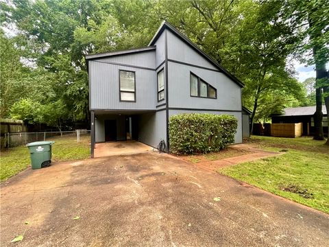 Photo of 901 TACOMA Drive, Auburn, AL 36830 (MLS # 178317)