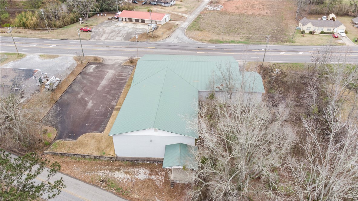 2305 VETERANS MEMORIAL Parkway