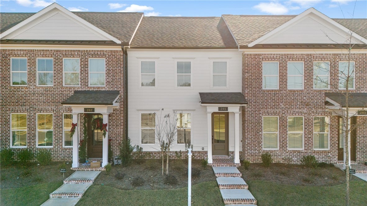 414 TRUMPETER Street