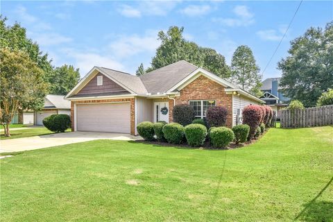 1907 ARBOR Lane Opelika AL 36804