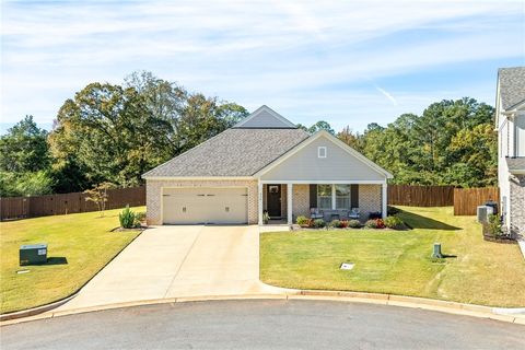 Photo of 934 GREAT BEAR Road, Opelika, AL 36804 (MLS # 180166)