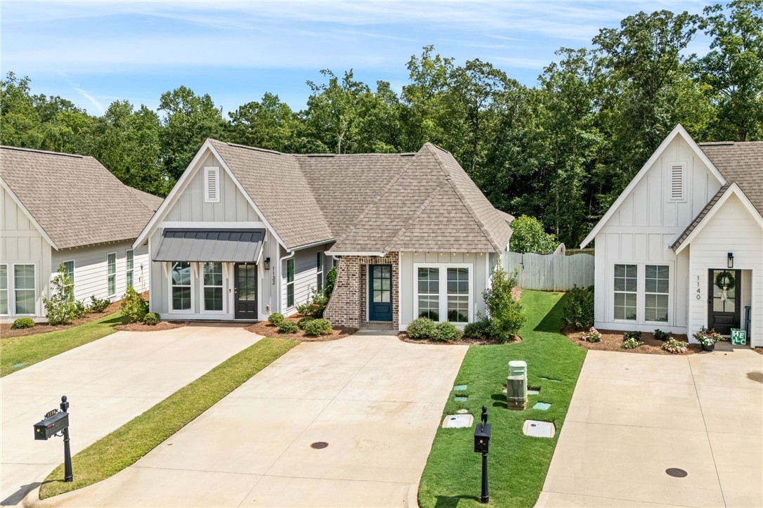 1136 BURROW Circle