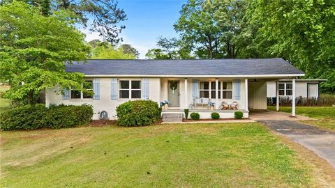 Photo of 702 LANKFORD Circle, Opelika, AL 36801 (MLS # 180122)