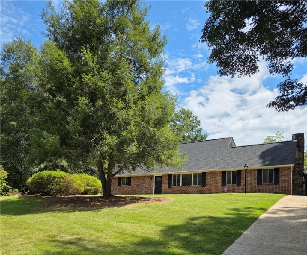 Photo of 1215 PRESTON Street, Opelika, AL 36801 (MLS # 176944)