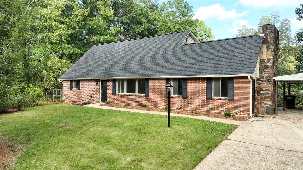 Photo of 1215 PRESTON Street, Opelika, AL 36801 (MLS # 176944)