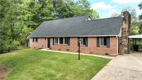 1215 PRESTON Street Opelika AL 36801