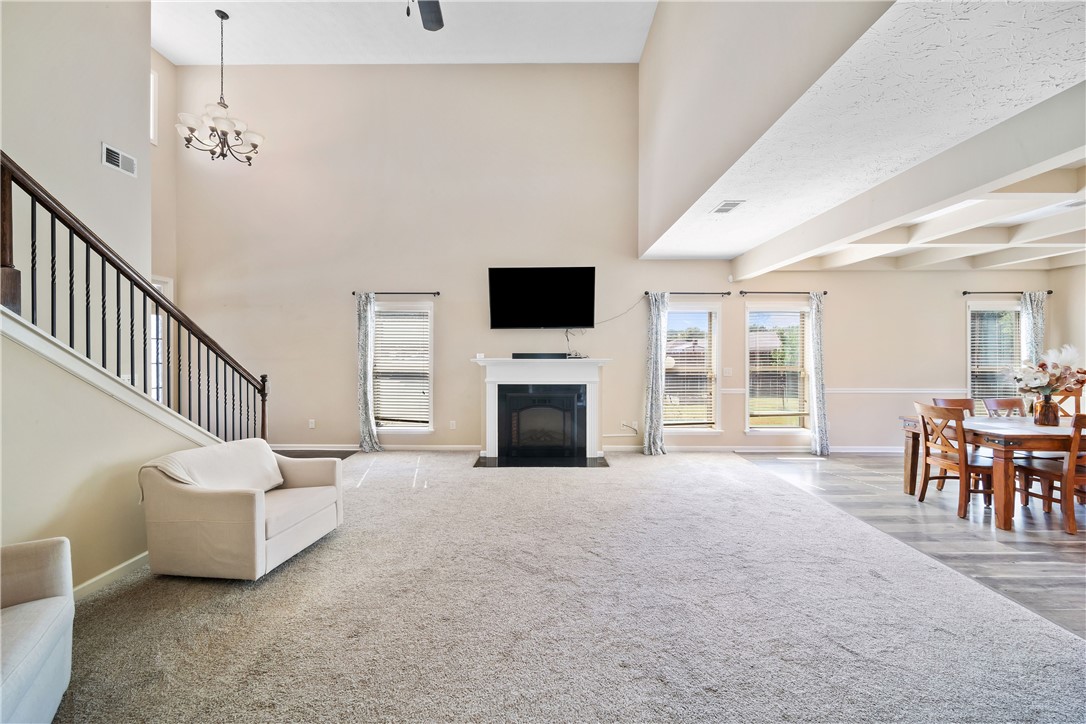 76 LINCOLNSHIRE Lane